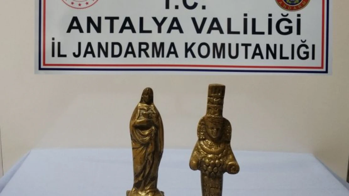 Antalya'da jandarma tarihi eser kaçakçılarına göz açtırmadı