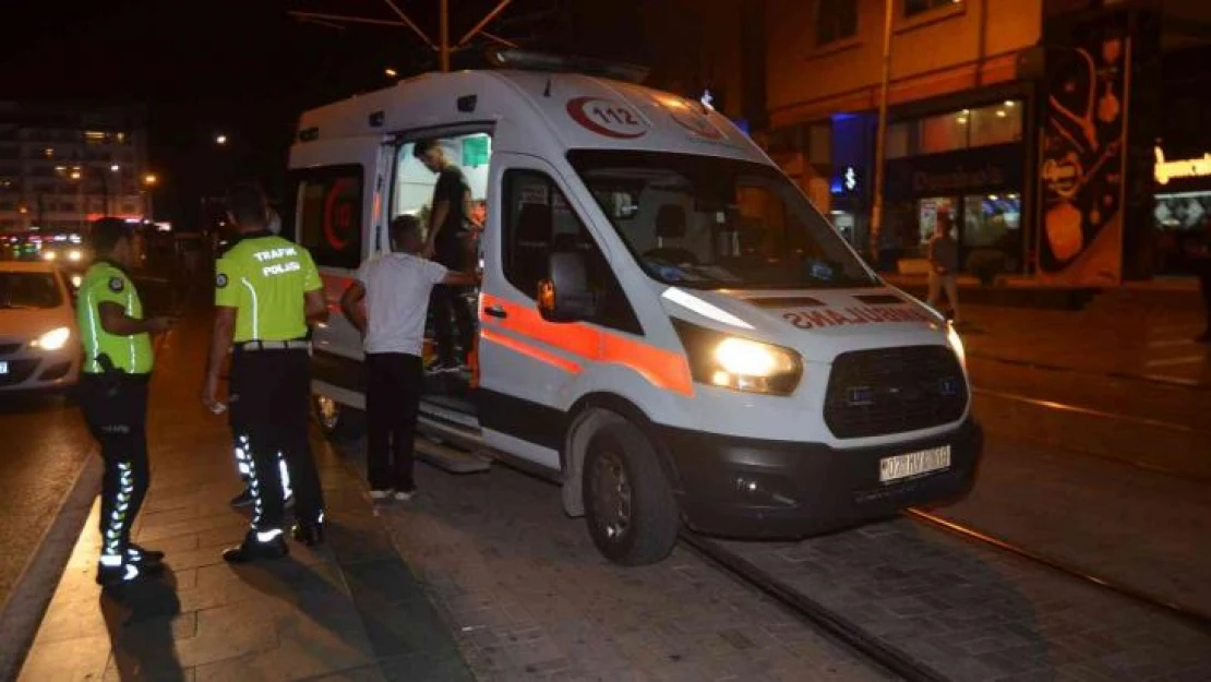 Antalya'da tramvay yolunda kaza: 1 yaralı