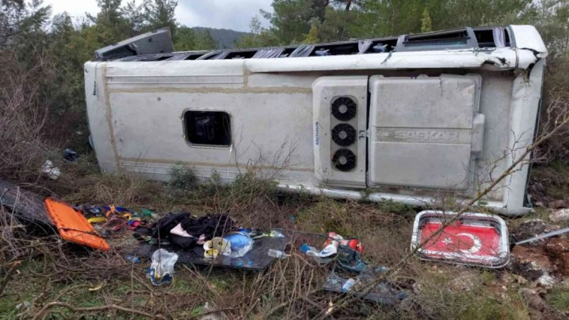 Antalya'da tur midibüsü devrildi: 7 turist yaralı