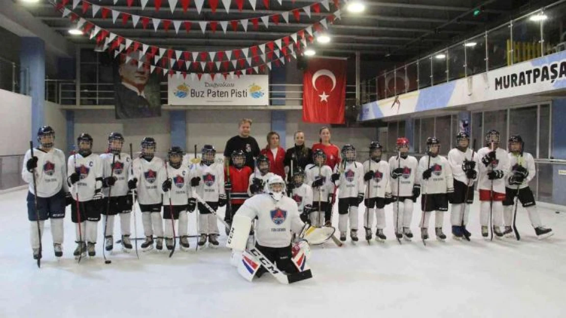 Antalya'nın tek buz hokeyi takımı sezona hazırlanıyor