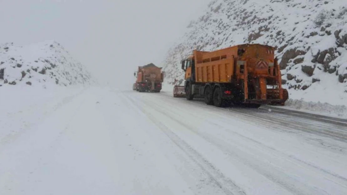 Antalya'ya nisan ayında kar yağdı