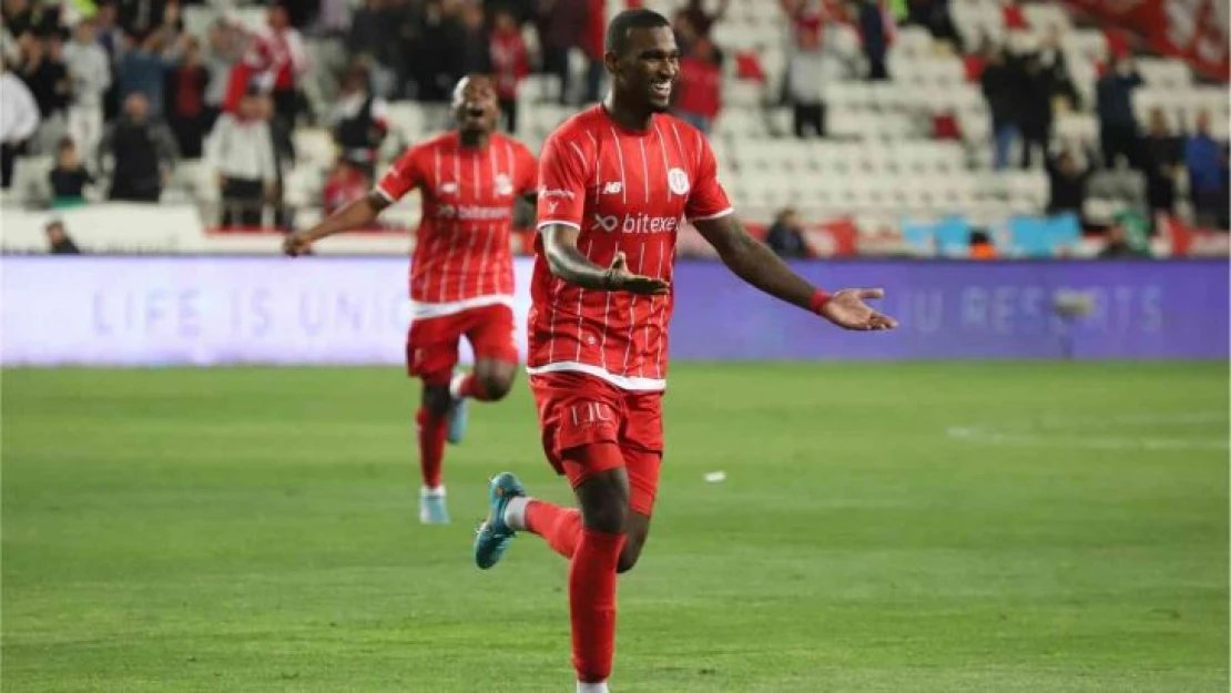 Antalyaspor'da, Haji Wright'ın performansı sevindiriyor