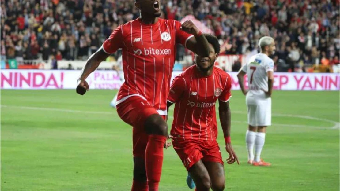 Antalyaspor'da Haji Wright, performansıyla göz dolduruyor