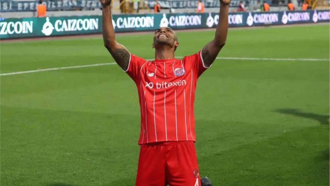 Antalyaspor'da savunmacı Naldo'dan 4 gollük katkı