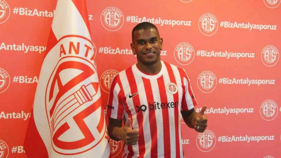 Antalyaspor'dan 3 imza birden