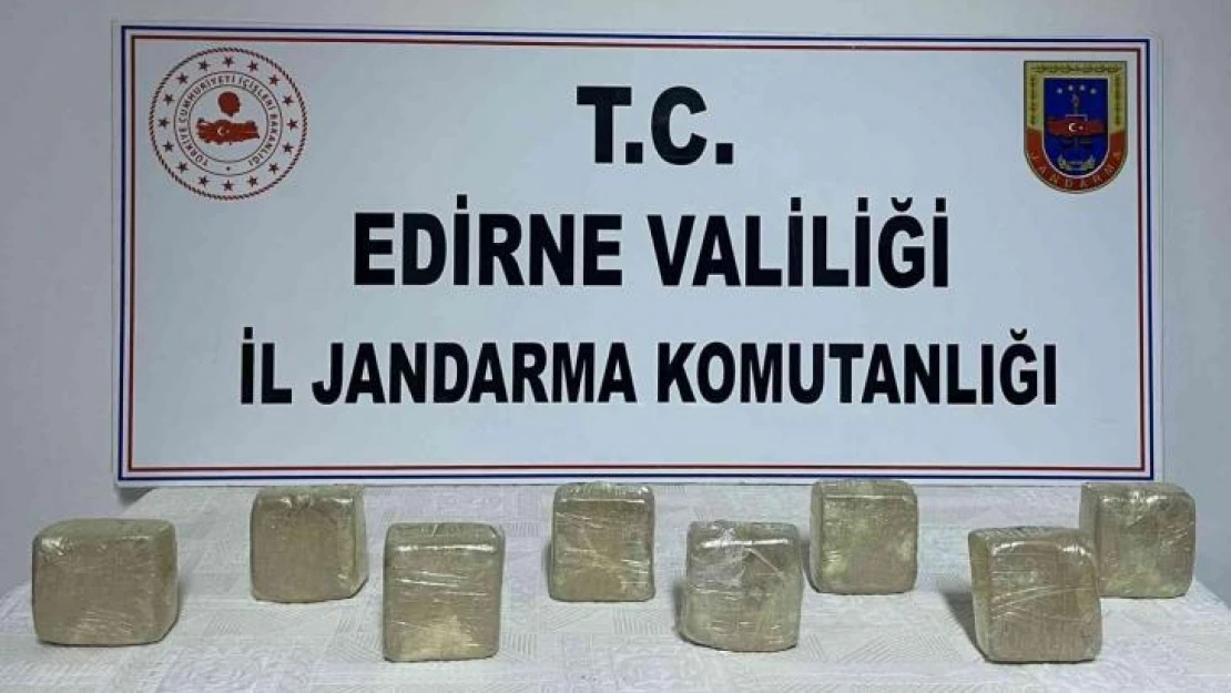 Aracında 4 kilo uyuşturucu ile yakalanan sürücü gözaltına alındı