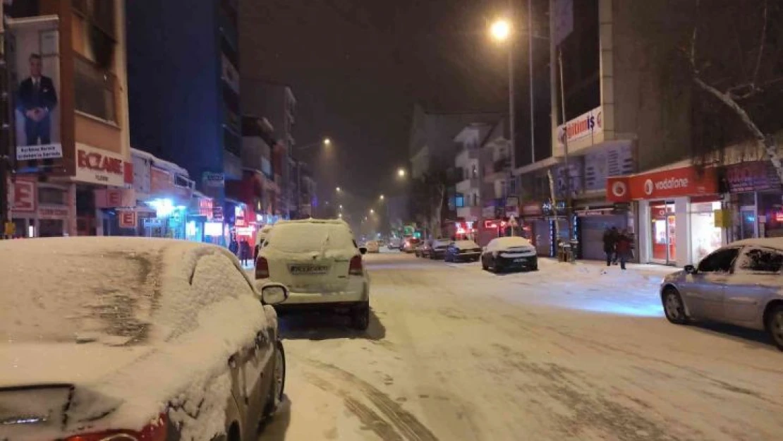 Ardahan'da eğitime kar engeli 1 gün ara verildi