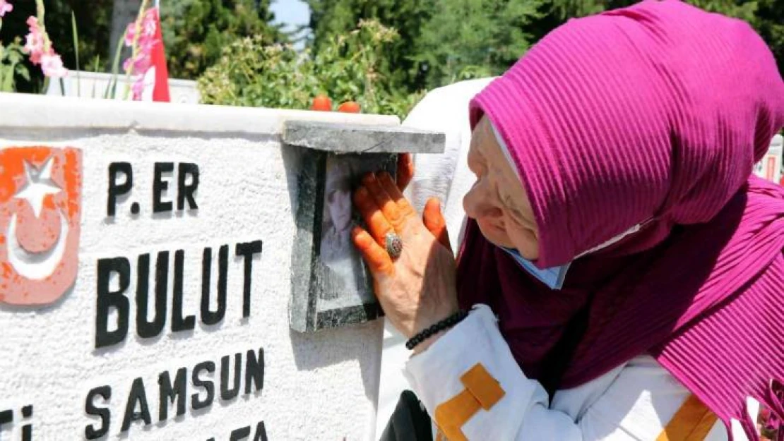 Arefe gününde şehitlikte duygulandıran anlar