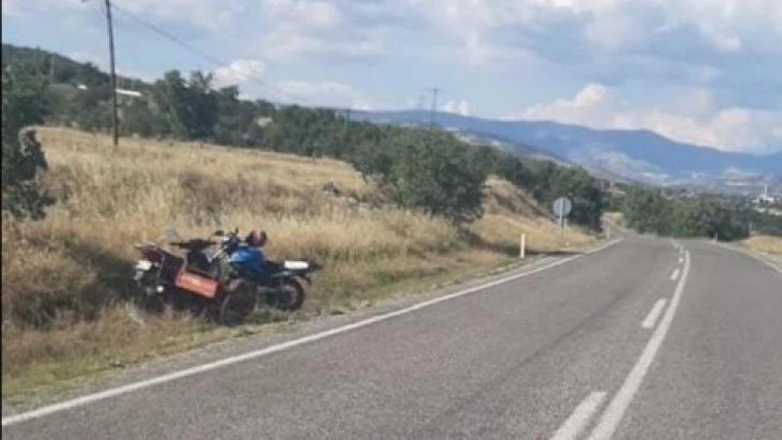 Arının soktuğu motosiklet sürücüsü kaza yaptı: 2 yaralı