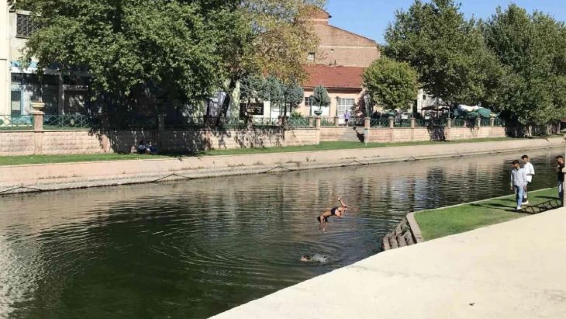 Arkadaşlarının boğulduğu noktada 'Bizden hızlısı mezarda' diyerek yüzdüler