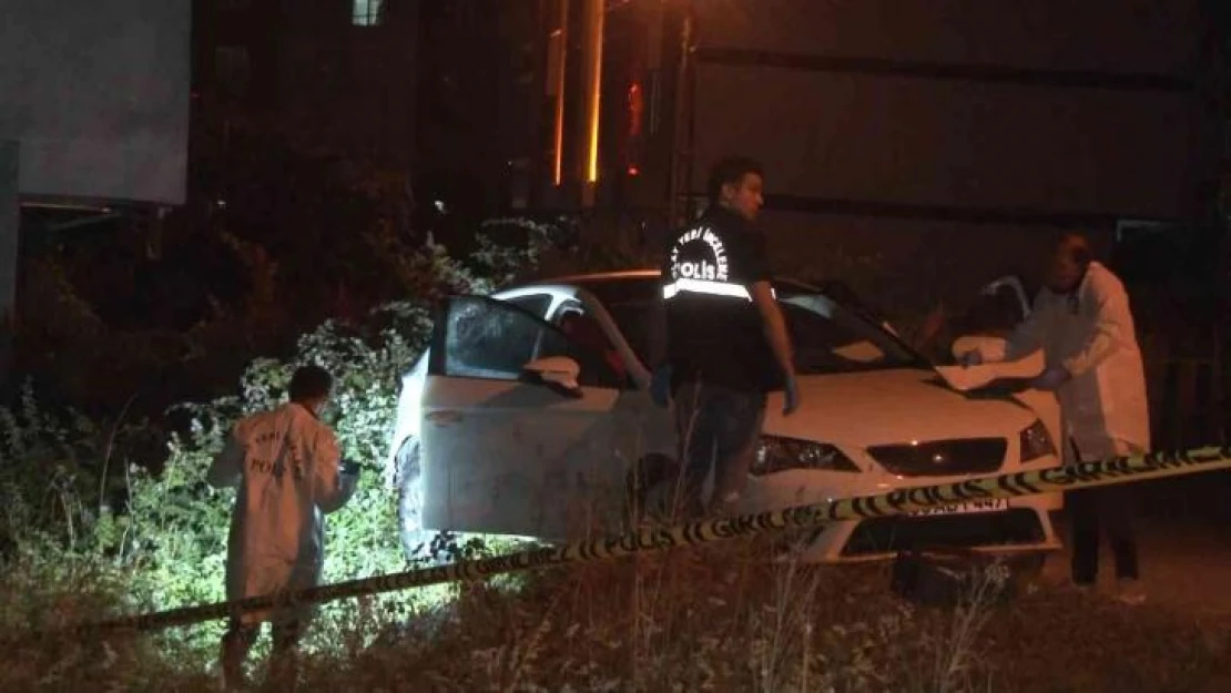 Arnavutköy'de araç içerisinde bulunan aileye silahlı saldırı: 1 ölü 2 yaralı