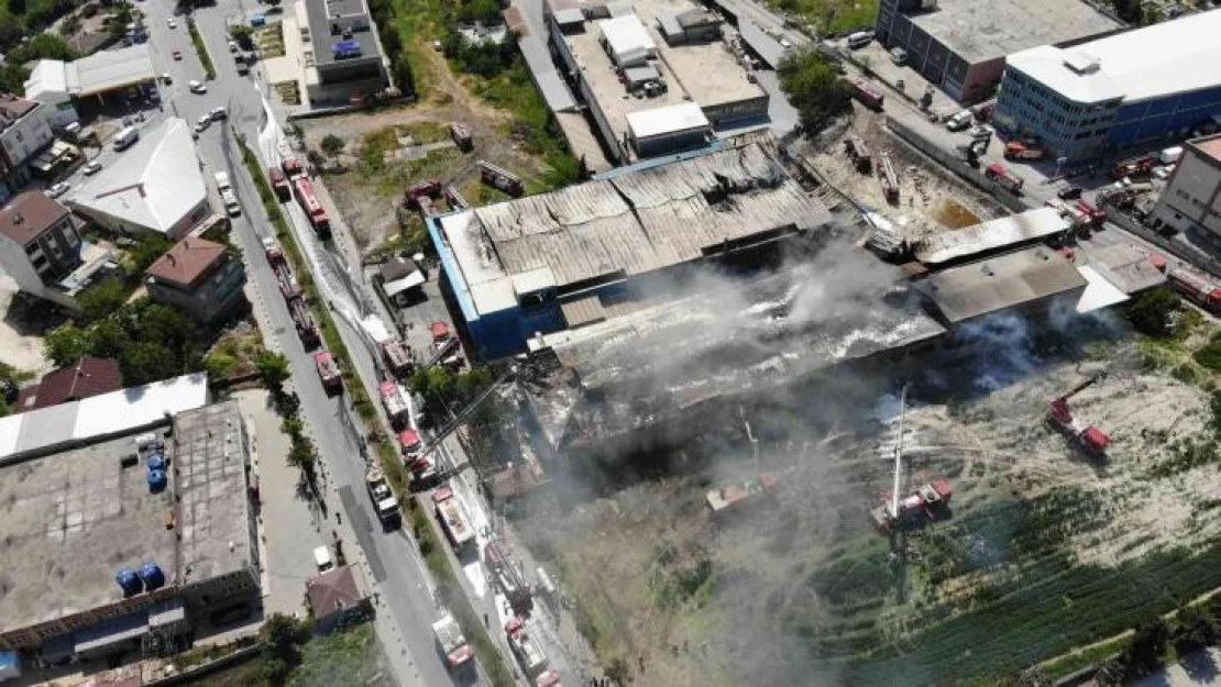 Arnavutköy'deki fabrika yangını yaklaşık 8 saatlik çalışmanın ardından söndürüldü