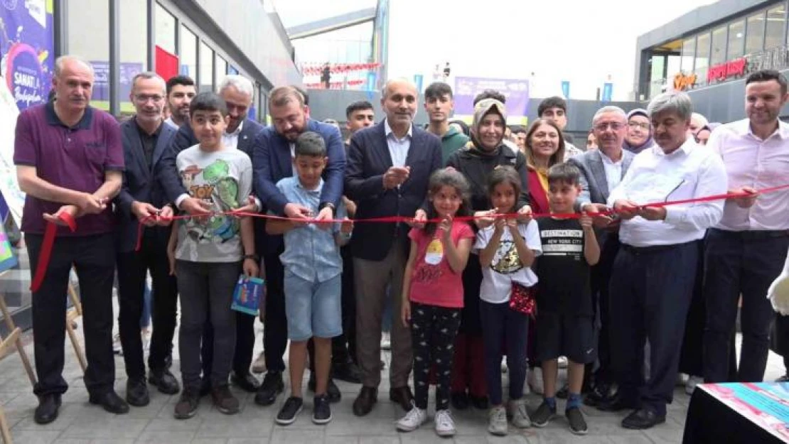 Arnavutköy Sanat Akademisi'nin yıl sonu programı gerçekleşti