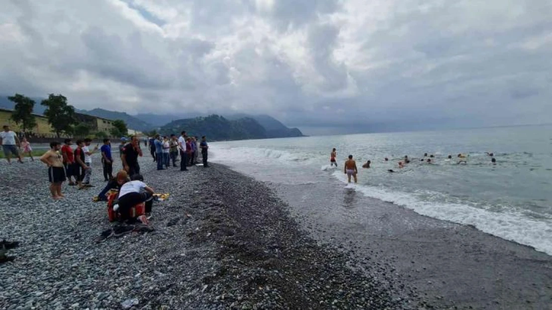 Artvin'de çay işçisi Afgan genç denizde boğularak hayatını kaybetti