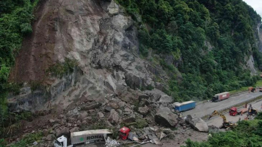 Artvin'deki heyelan bölgesi havadan görüntülendi