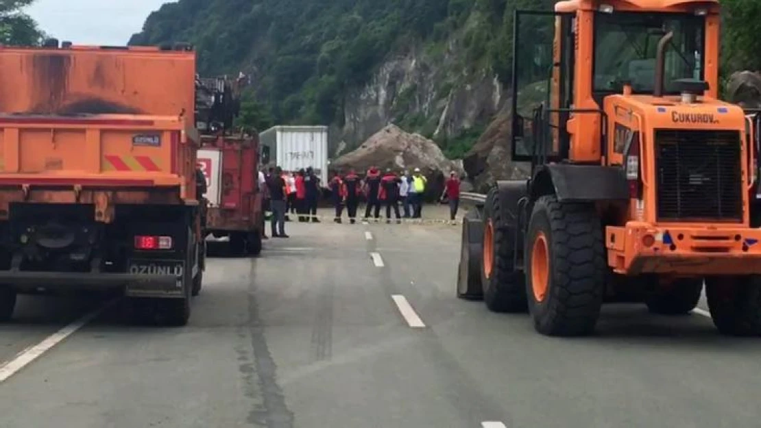 Artvin'in Kemalpaşa ilçesinde heyelan: 1 ölü, 2 yaralı