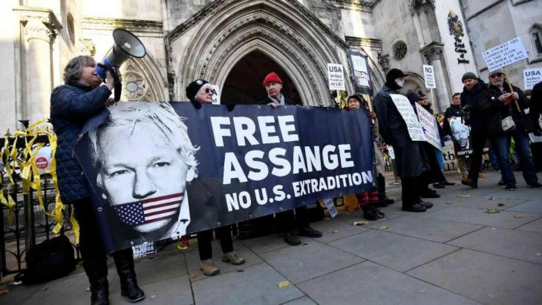 Assange ile görüşen ABD'li gazeteci ve avukatlar gözetlendikleri iddiası ile CIA'ye dava açtı