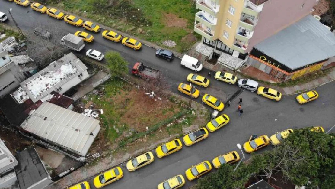 Ataşehir'de taksimetre güncellemesinde uzun kuyruklar oluştu