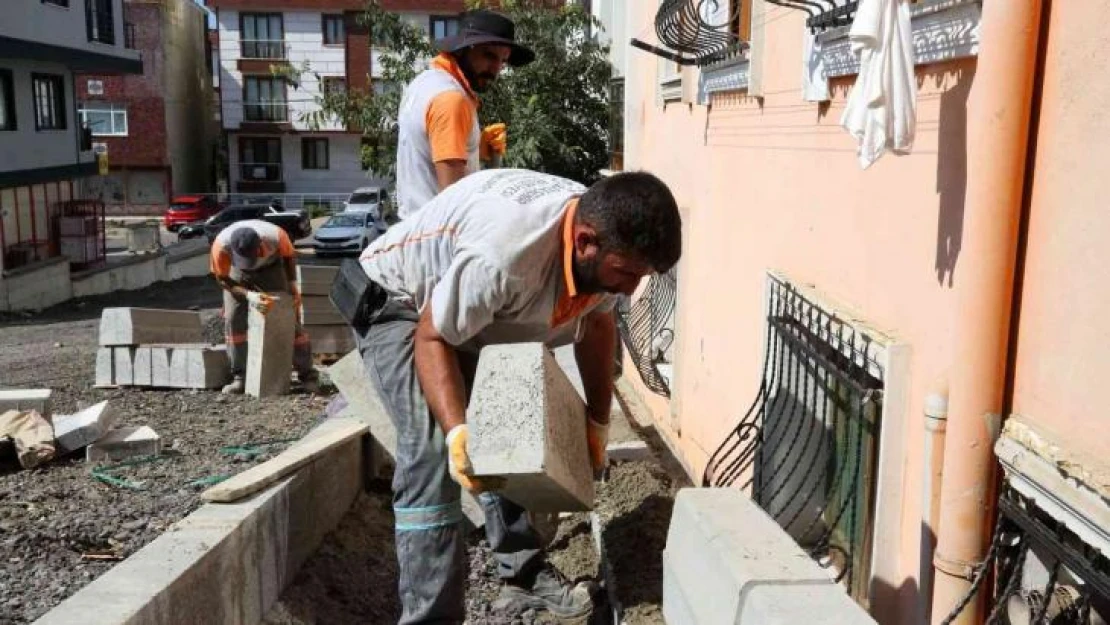 Ataşehir'de yol bakım ve onarım çalışmaları aralıksız sürüyor