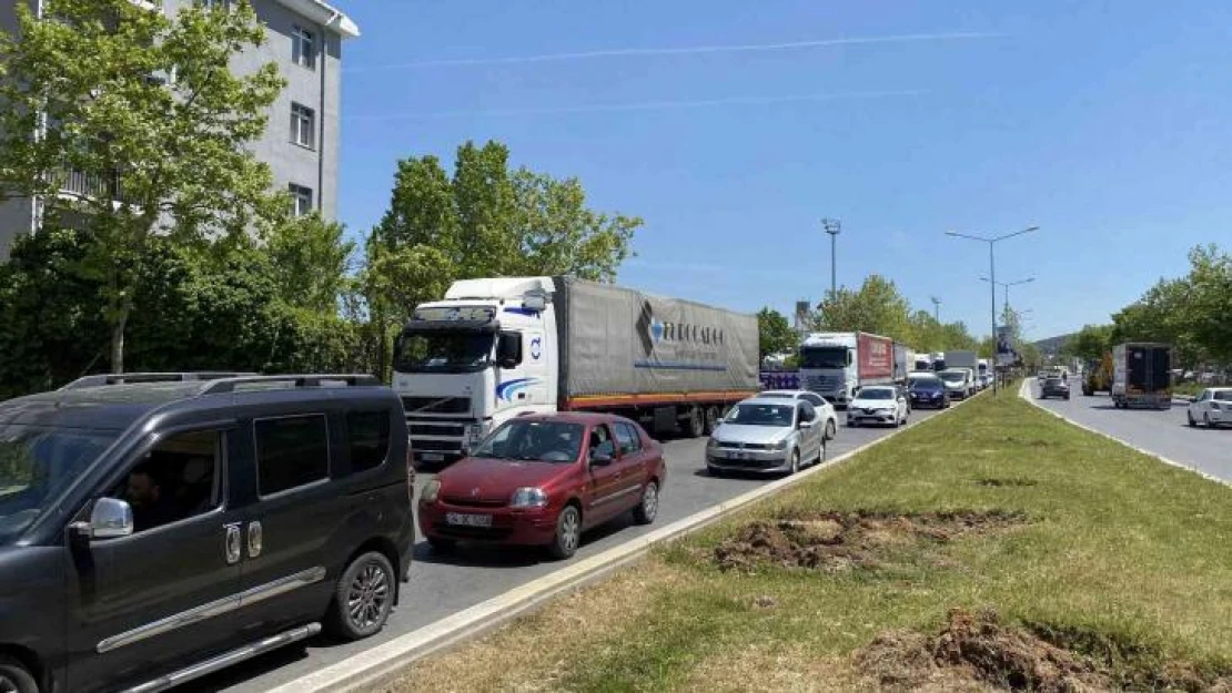 Ataşehir'in bitmeyen çilesi: Gümrükte tır kuyrukları