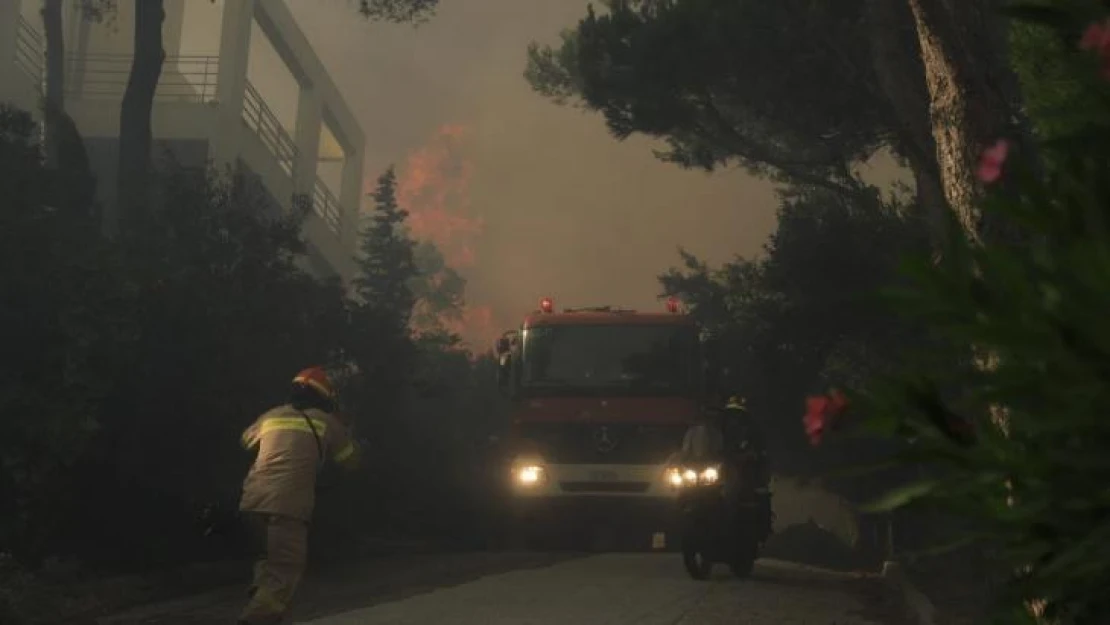 Atina'da orman yangını: Bölge sakinleri tahliye edildi