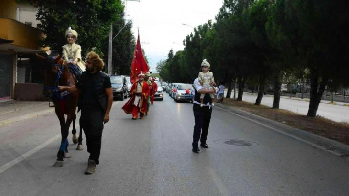 Atlı ve mehterli sünnet coşkusu