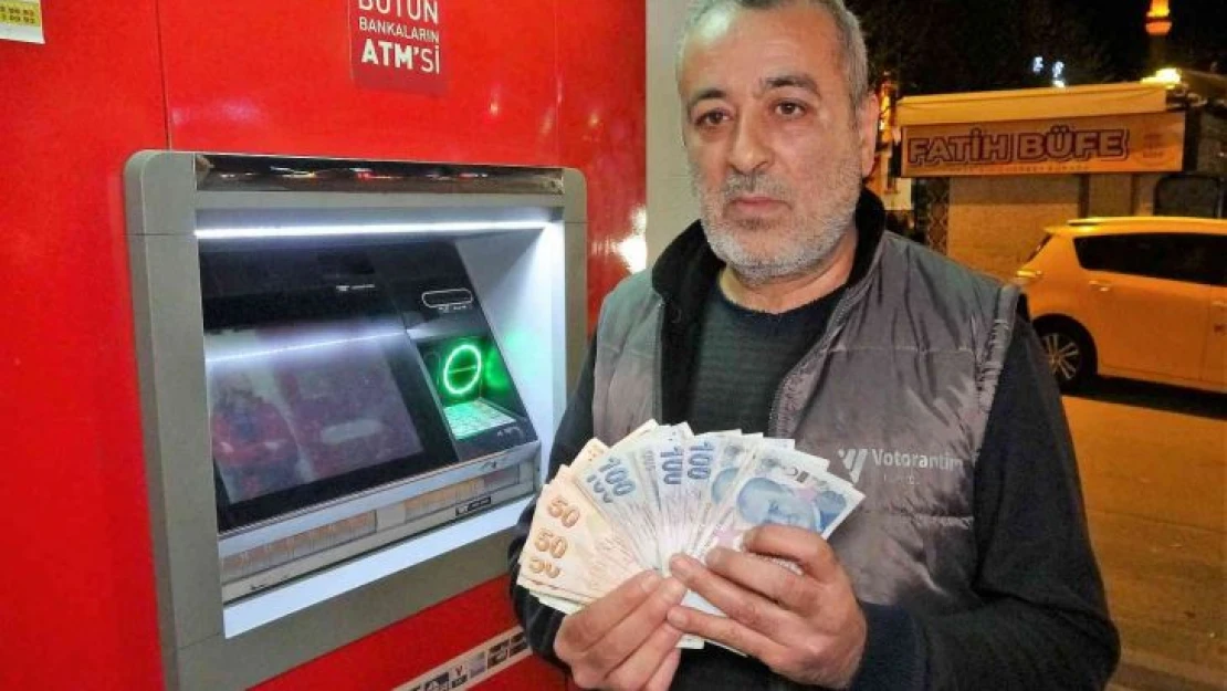 ATM'nin haznesinde para buldu, 'İnsanlık ölmemiş' dedirtti