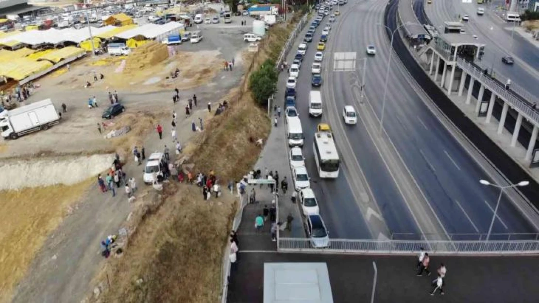 Avcılar'da E-5 yan yolda kesim alanı trafiği