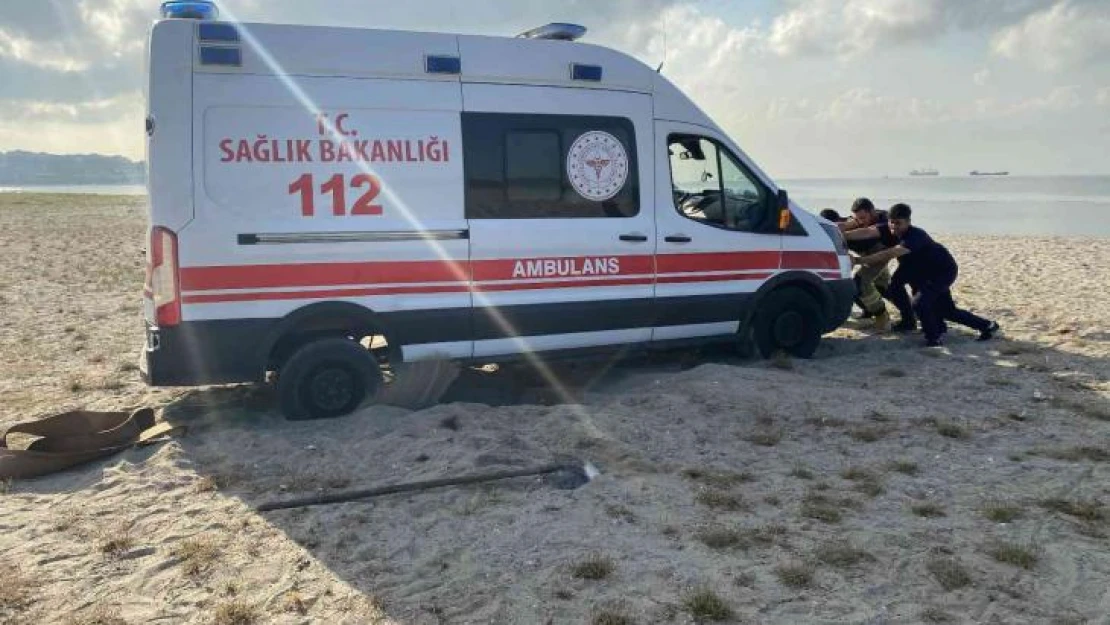 Avcılar'da kumsalda ambulans kurtarma operasyonu