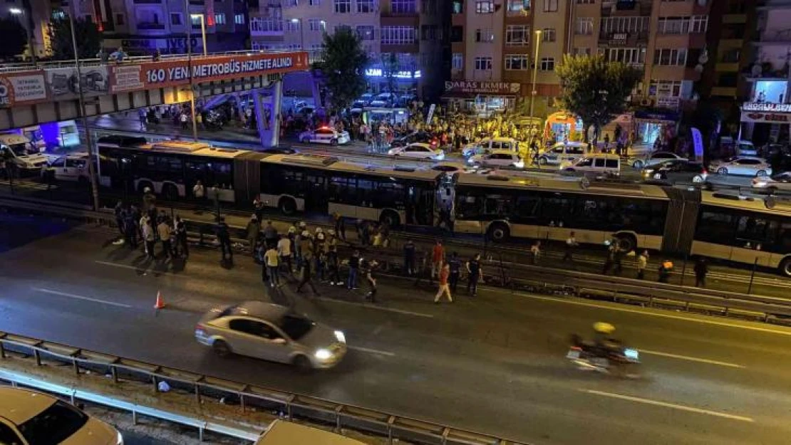 Avcılar'da metrobüsler kafa kafaya çarpıştı: 42 yaralı