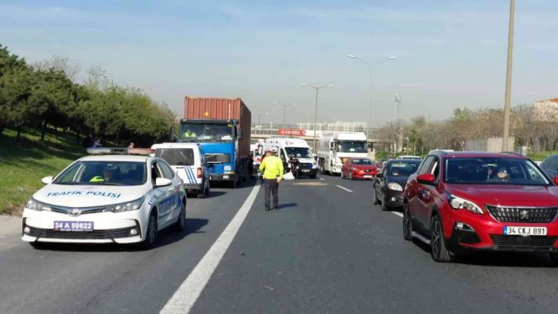 Avcılar'da tıra çarpan motosikletin sürücüsü hayatını kaybetti