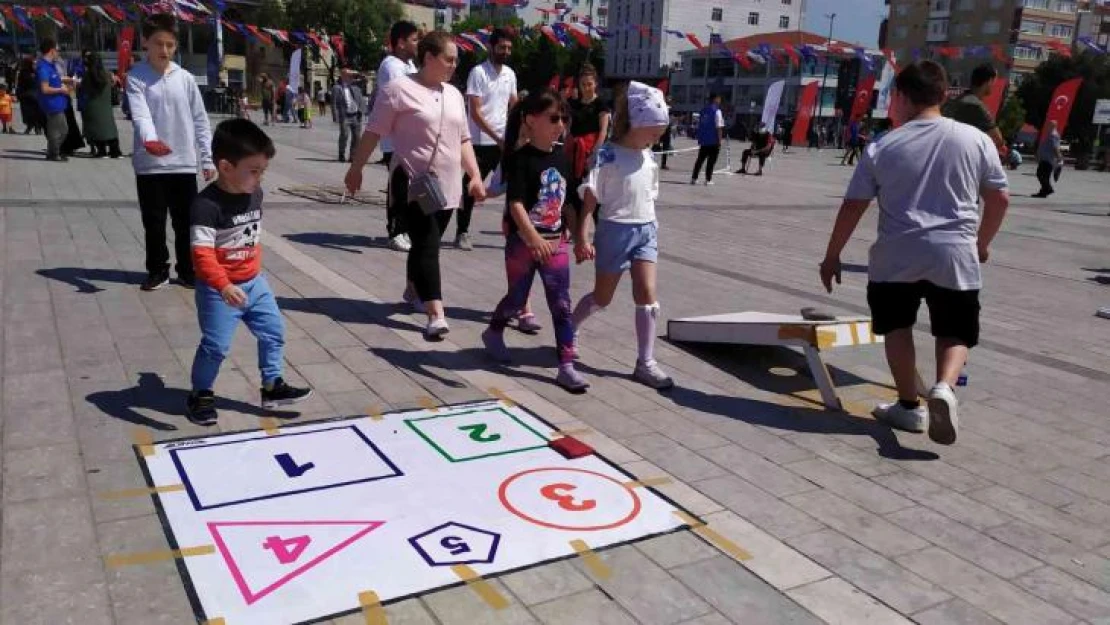 Bağcılar'da, gençler 'sosyal medyadan sosyal meydana' etkinliğinde buluştu