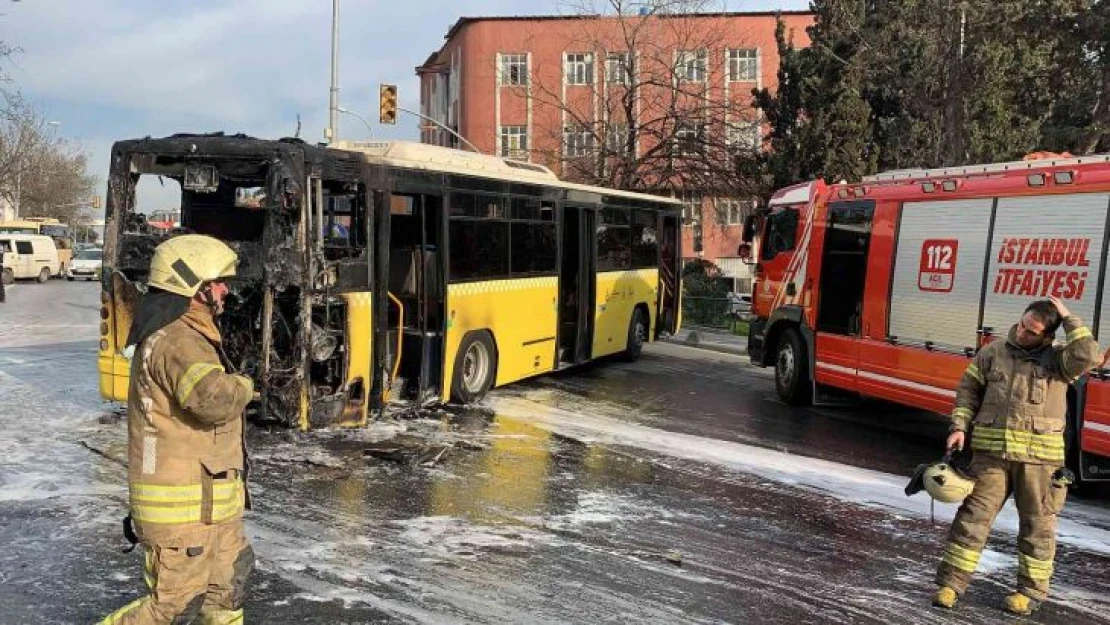 Bağcılar'da İETT aracı alev alev yandı