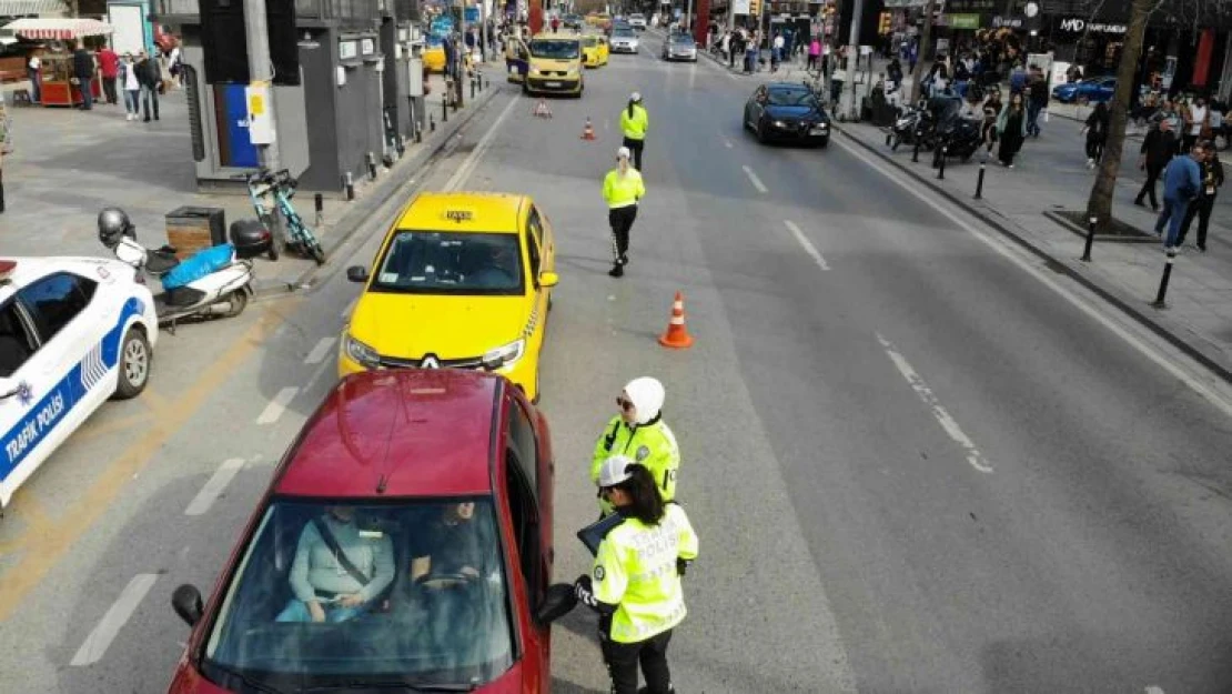 Bağdat Caddesi'nin trafiği onlara emanet