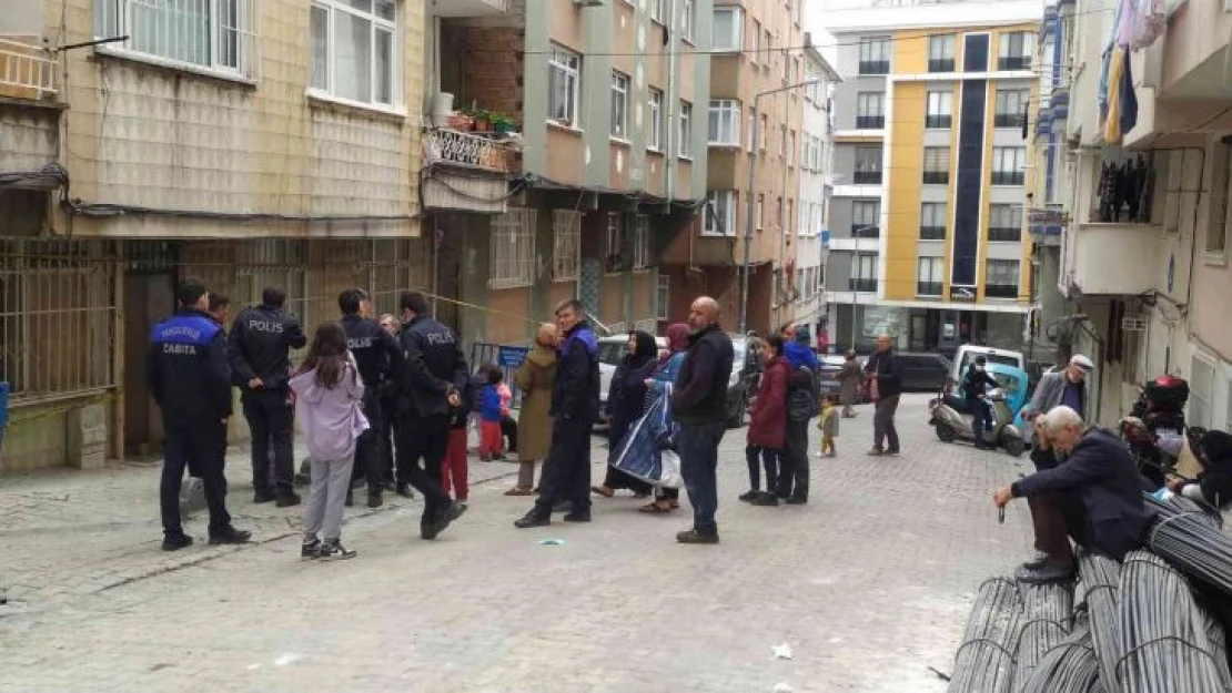 Bahçelievler'de çatlakların oluştuğu 45 yıllık bina tahliye edildi