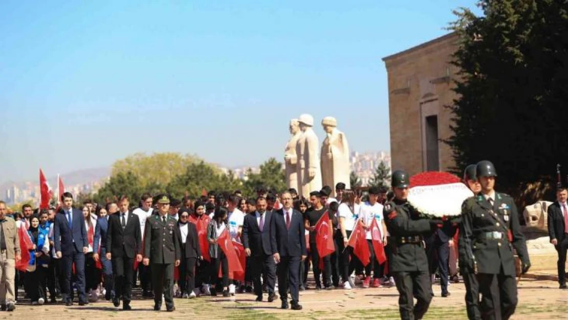 Bakan Kasapoğlu Anıtkabir'i ziyaret etti