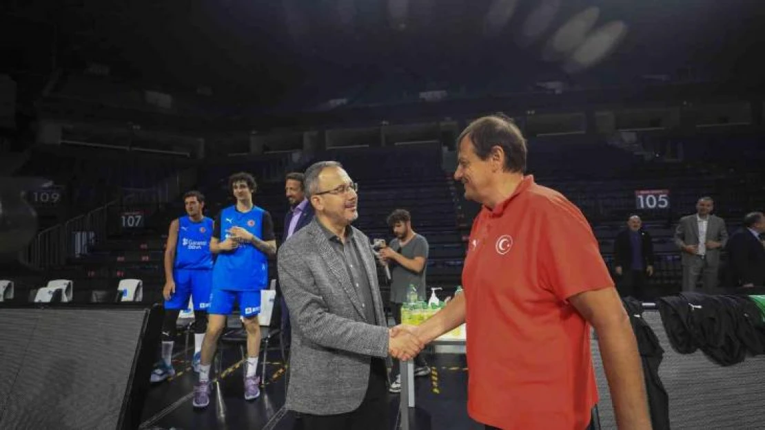 Bakan Kasapoğlu'ndan A Milli Erkek Basketbol Takımı'na destek