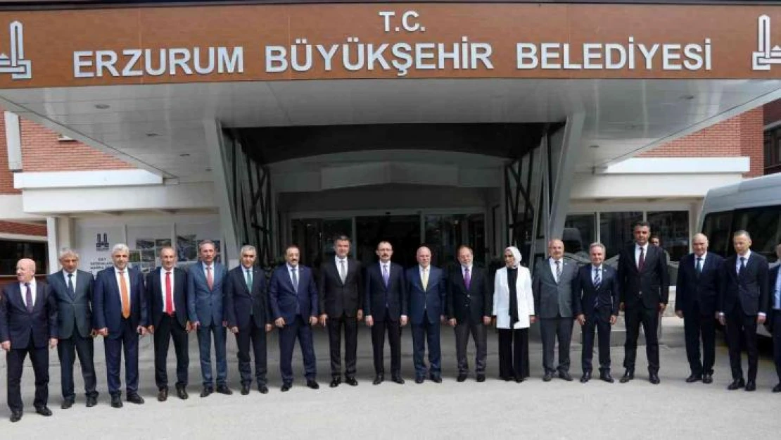 Bakan Muş'tan, Başkan Sekmen'e tecrübe ve yatırım övgüsü