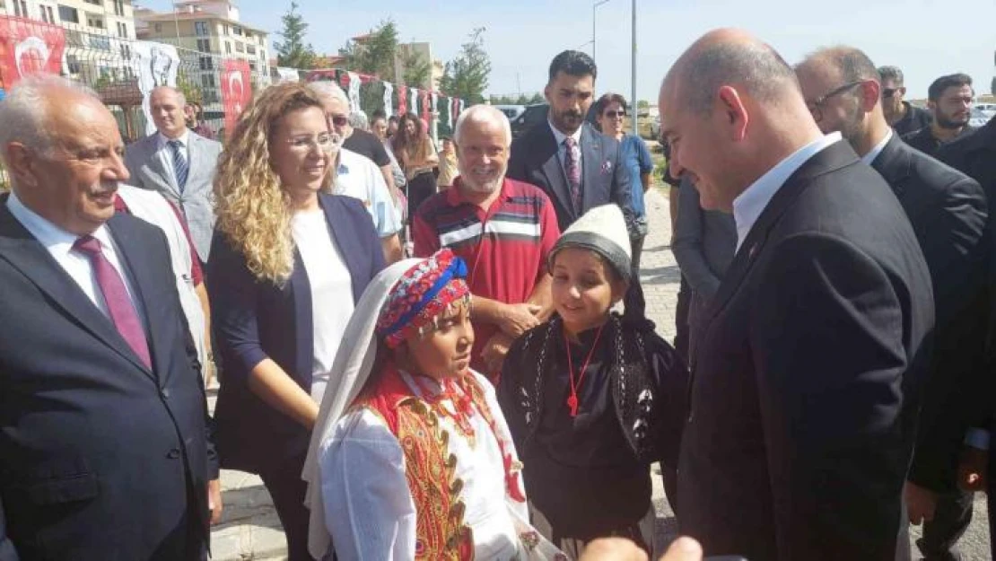 Bakan Soylu, harçlıklarını Pakistan'a bağışlayan öğrencileri tebrik etti