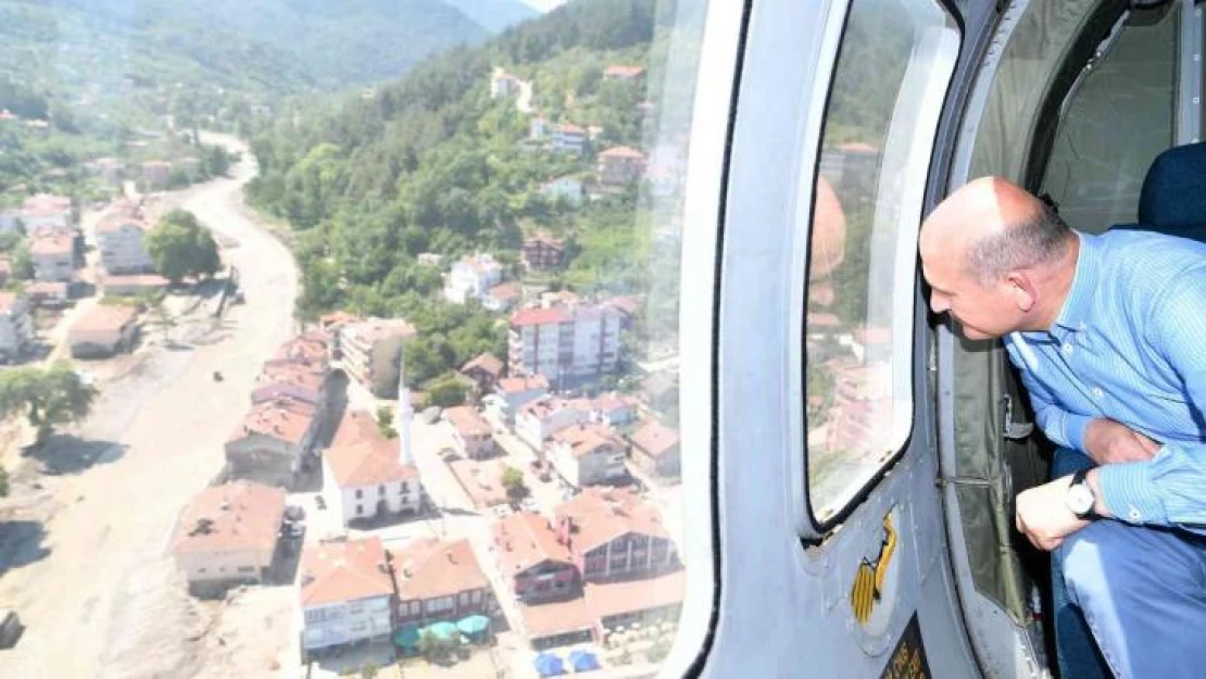 Bakan Süleyman Soylu, selden etkilenen Bozkurt'ta helikopterle incelemelerde bulundu