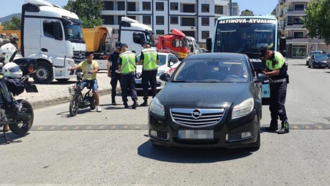 Balıkesir'de jandarmadan asayiş ve uyuşturucu operasyonu