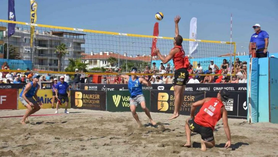 Balıkesir'de plaj voleybolu rüzgarı esiyor