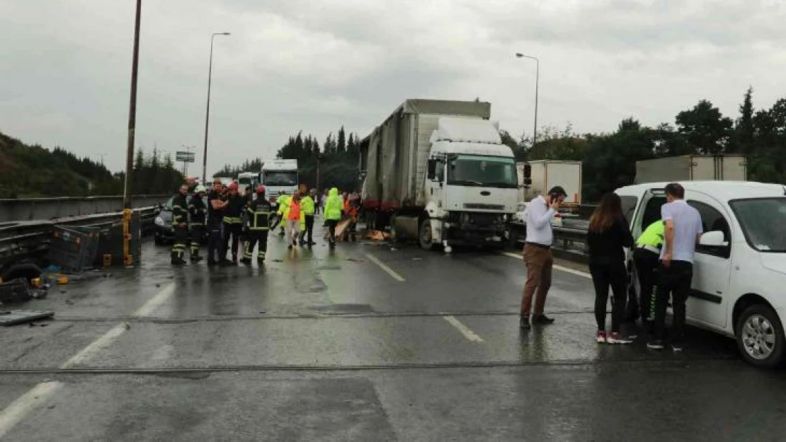 Bariyerlere çarptı, yola dökülen mazot az kalsın faciaya yol açıyordu