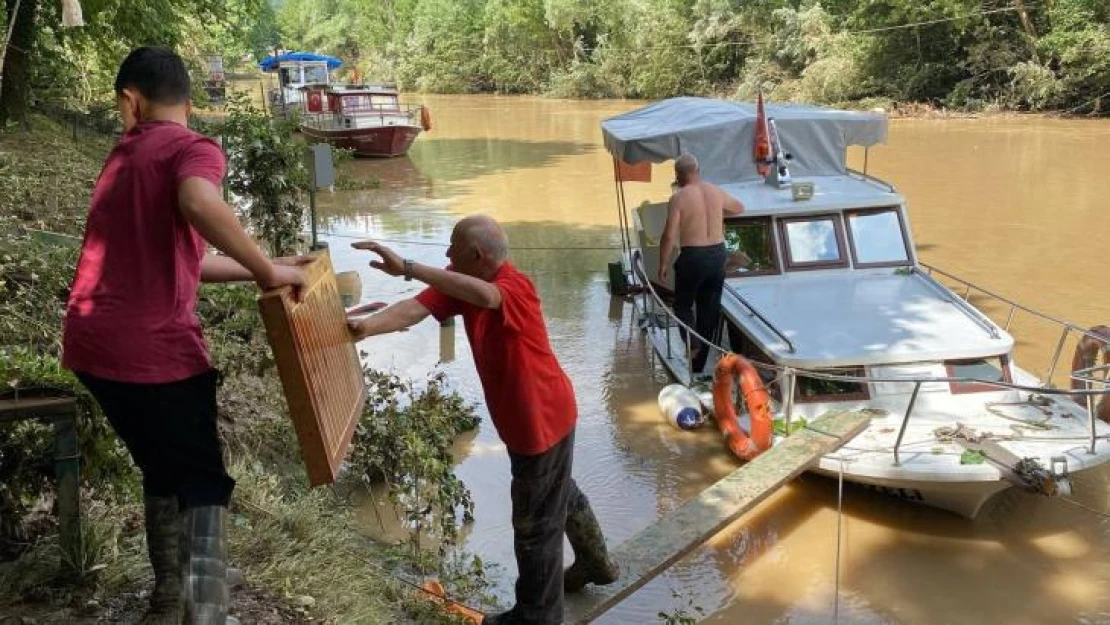 Bartın'da batmak üzere olan tekne için itfaiye ekipleri seferber oldu