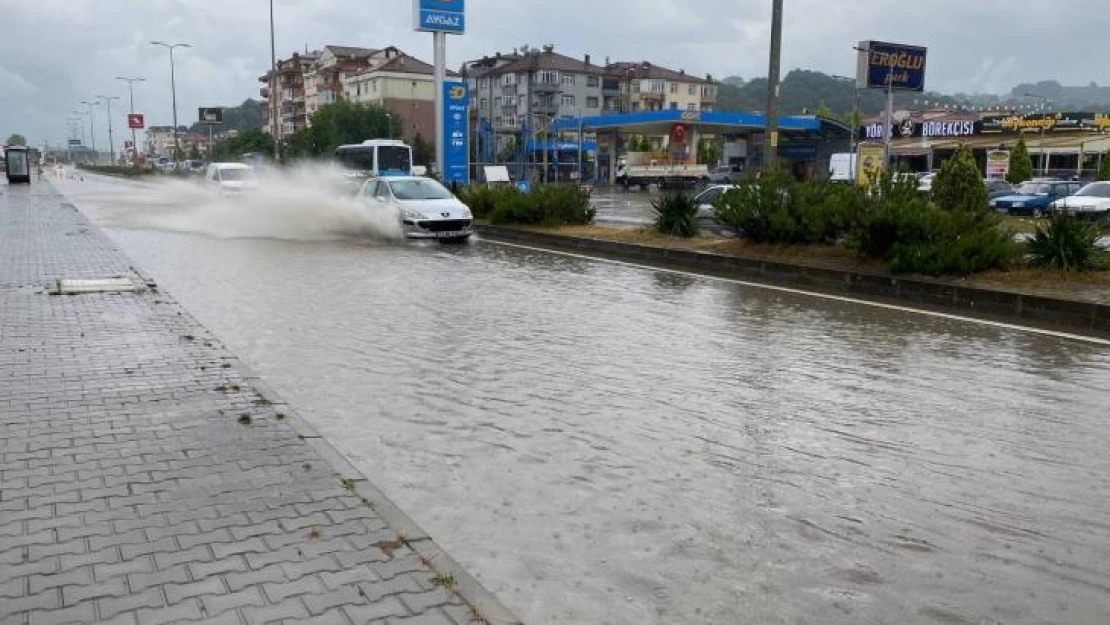 Bartın'da sağanak yağmur hayatı olumsuz etkiledi