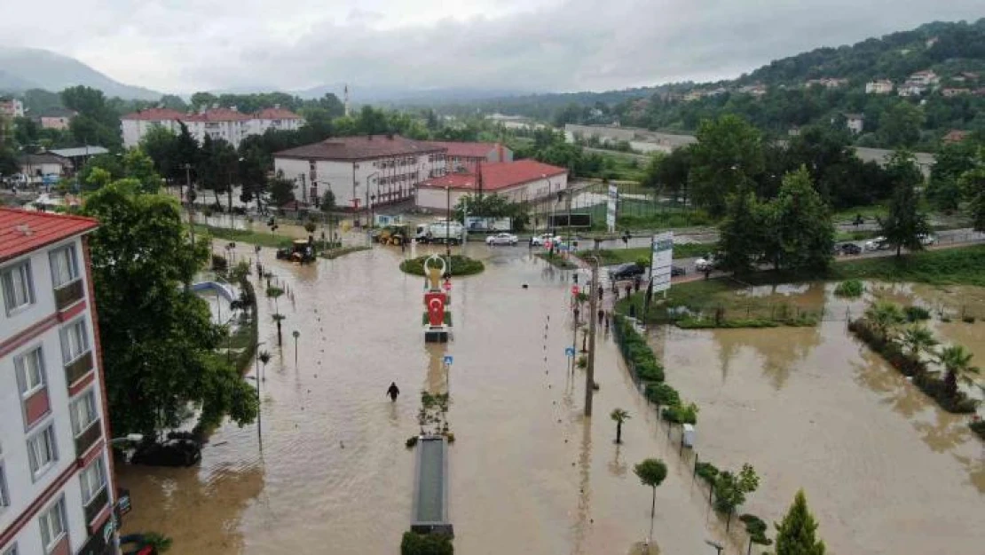 Bartın'da sel suları Kozcağız beldesini vurdu