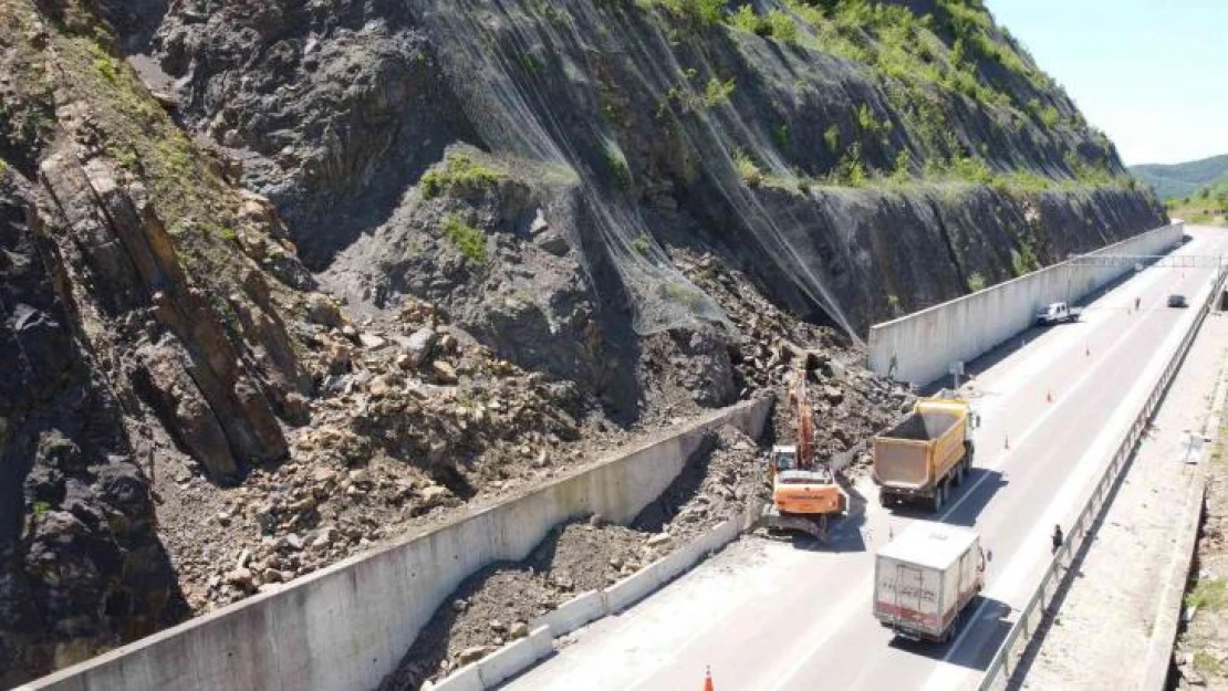 Bartın-Karabük karayolundaki heyelan bölgesinde çalışma başlatıldı