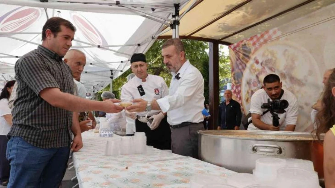 Başkan Ercan'dan Sincanlılara aşure ikramı