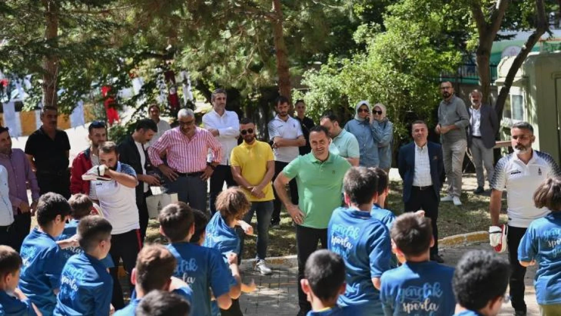 Başkan Yıldız Kefken Gençlik Kampı'nda öğrencilerle kamp yaptı