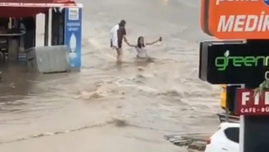 Başkent'te sel sularına kapılan genç kızı bir vatandaş kurtardı